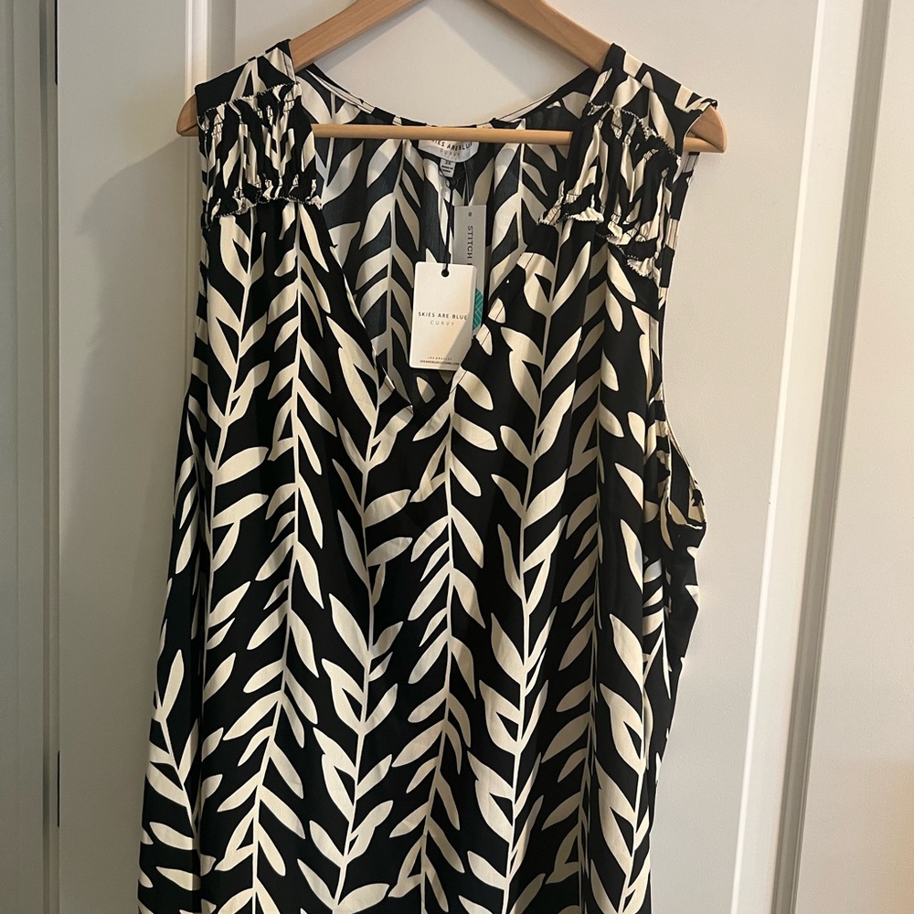 NEW ❤️ Plus Size 3X “Skies Are Blue” Black and Cream Leaf Print Blouse.